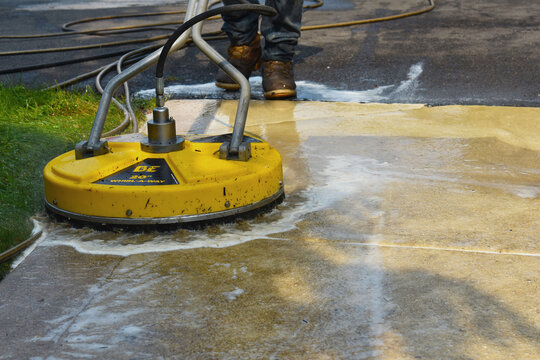 Cleaning a concrete driveway with a surface cleaner